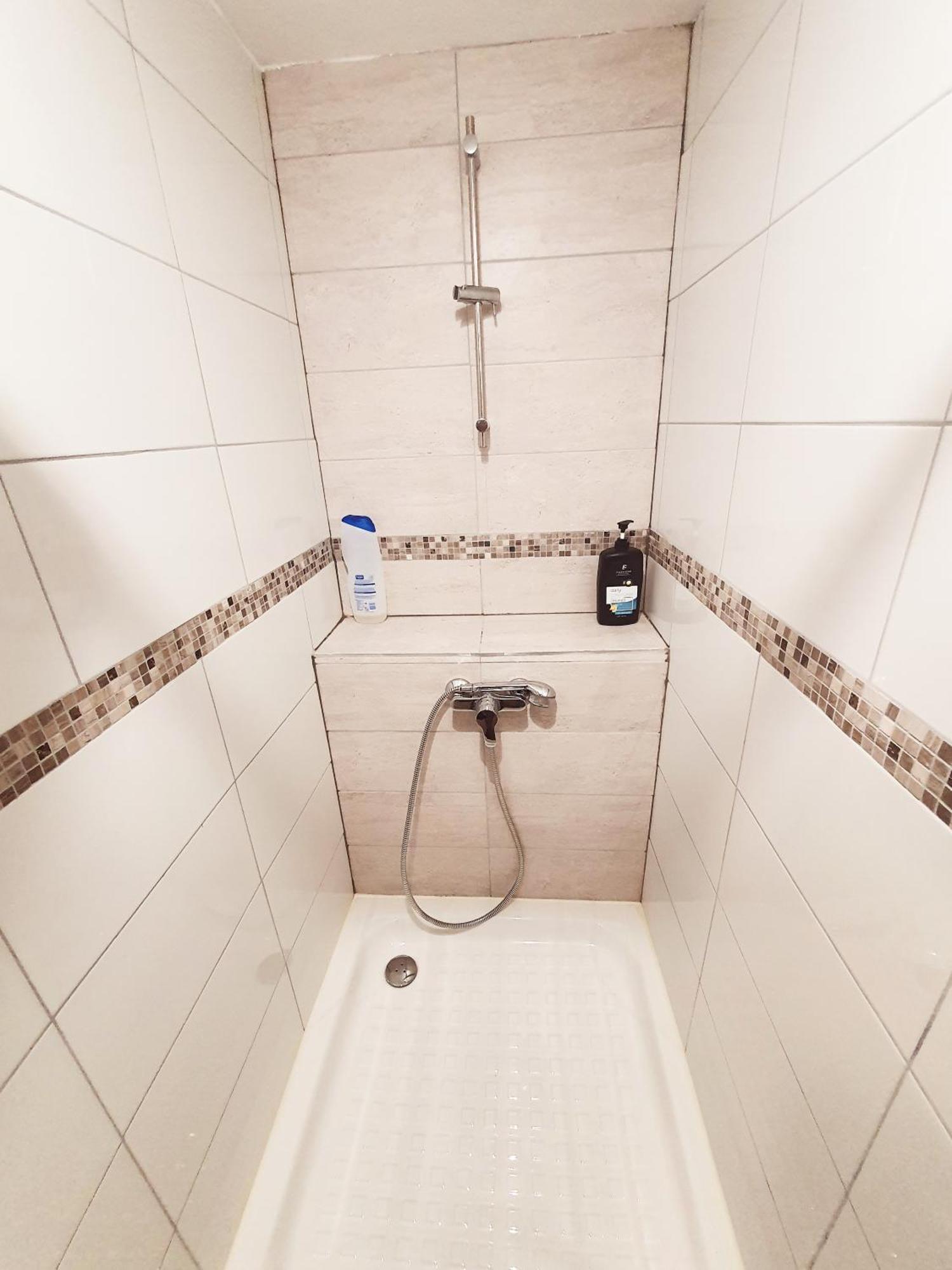 Gite Pour Professionnels En Deplacement - Centre Ville - Parking Gratuit Bellac Buitenkant foto