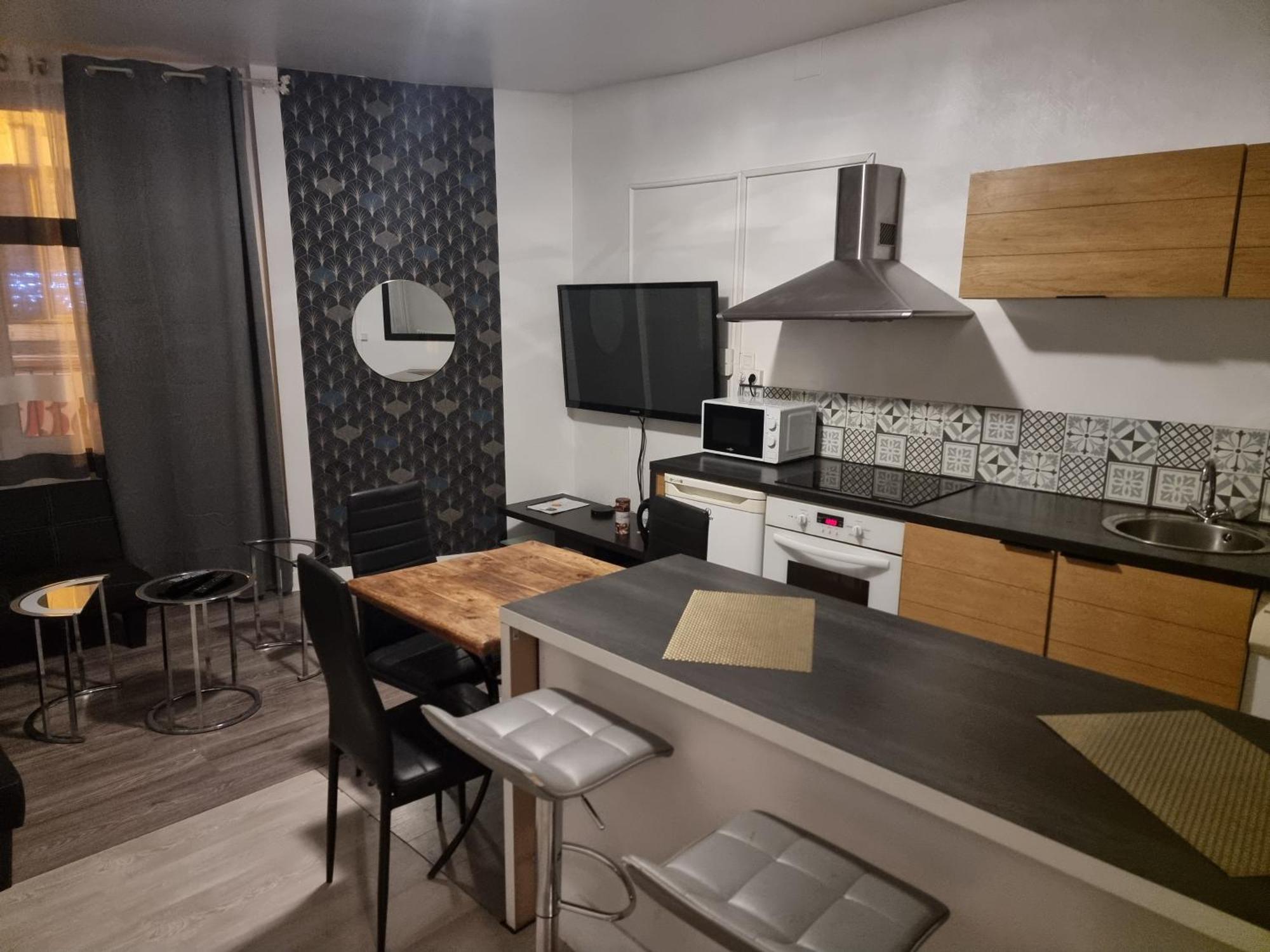 Gite Pour Professionnels En Deplacement - Centre Ville - Parking Gratuit Bellac Buitenkant foto